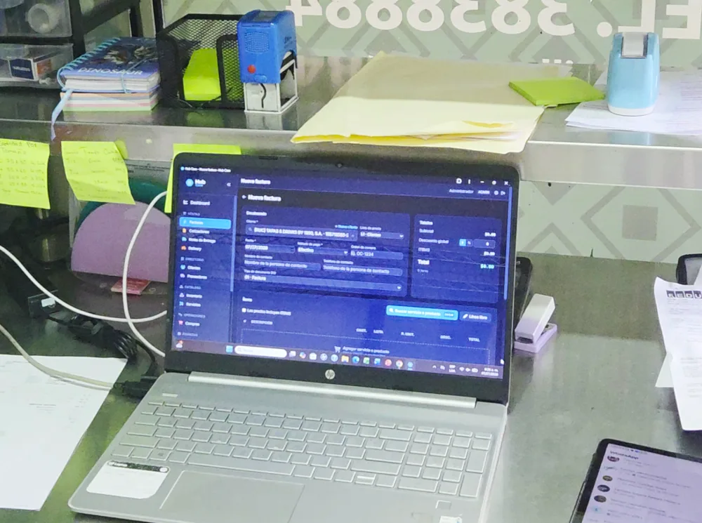 Pantalla de Hub Core en el mostrador de Tortillas Maya con una factura nueva a medio llenar